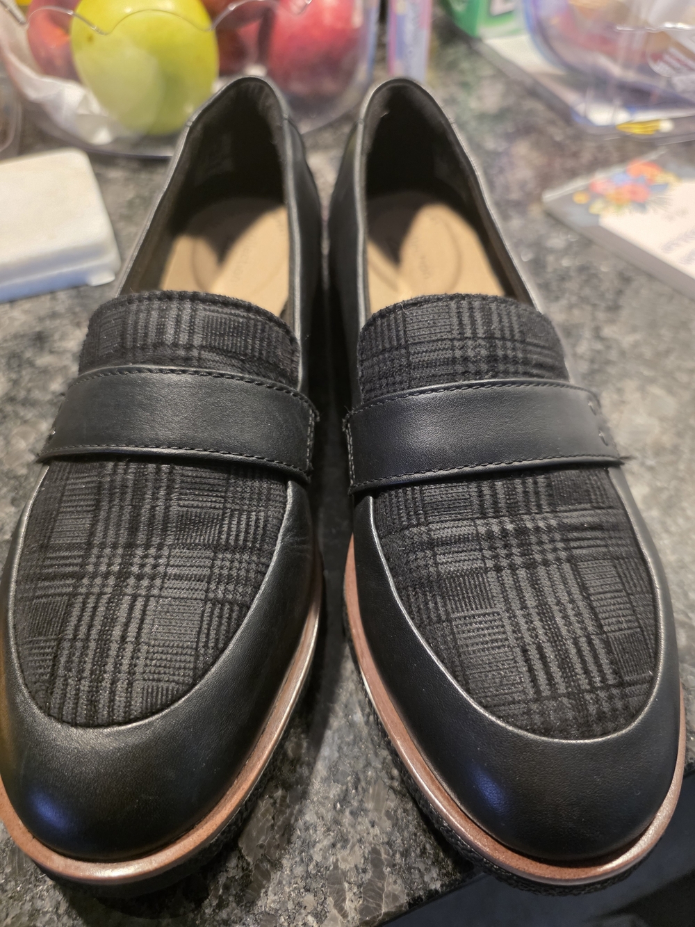 WOMEN 9M CLARK LOAFERS